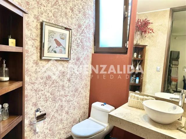 Casas en arriendo en Lo Barnechea | Gran Casa Familiar en Arriendo de 6D 8B Nogales de La Dehesa 6 dormitorios por CLF 240.00