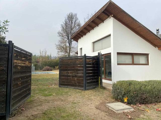 Arriendo de Casas en Machalí | Casa Amplia y Luminosa con Jardín 1690 Dormitorios por CLP 1200. 00