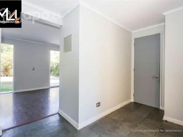 Casas en arriendo en Peñalolén | Casa Altos del Parque Condominio cerrado PeñAlo 4 dormitorios por CLP 1400. 00