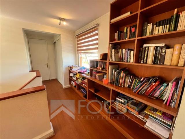 Casas en arriendo en Peñalolén | Casa en arriendo de 4 dorm. En Peñalolén 4 dormitorios por CLP 1400. 00