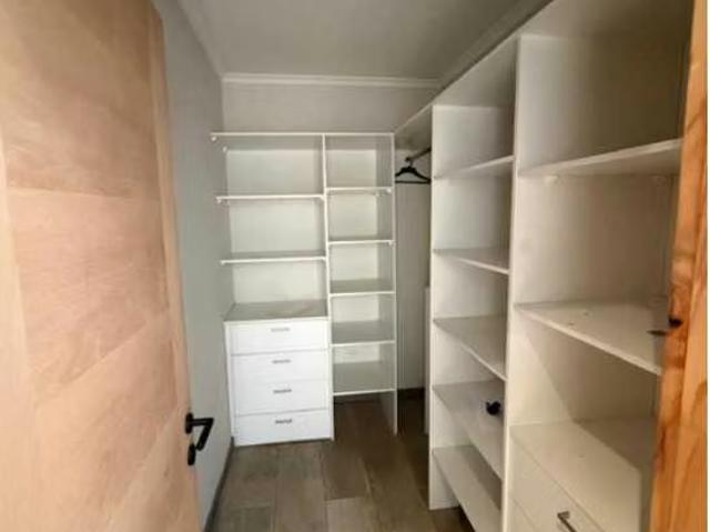 Casas en arriendo en Pirque | Hogar Luminoso Ideal para la Familia 1716 dormitorios por CLP 1100. 00