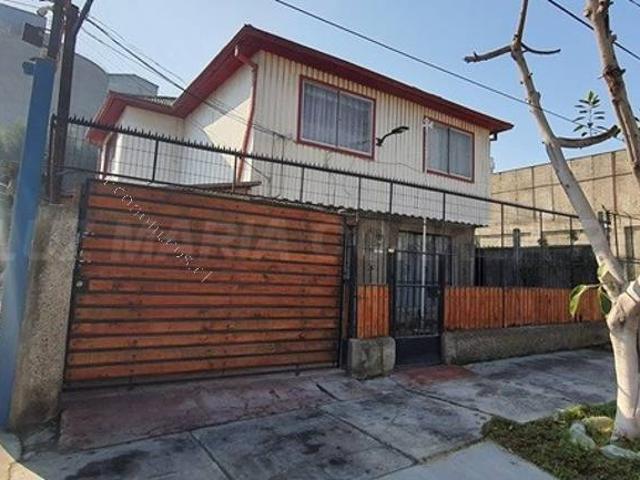 Arriendo de Gran Casa Familiar con Dos Departamentos