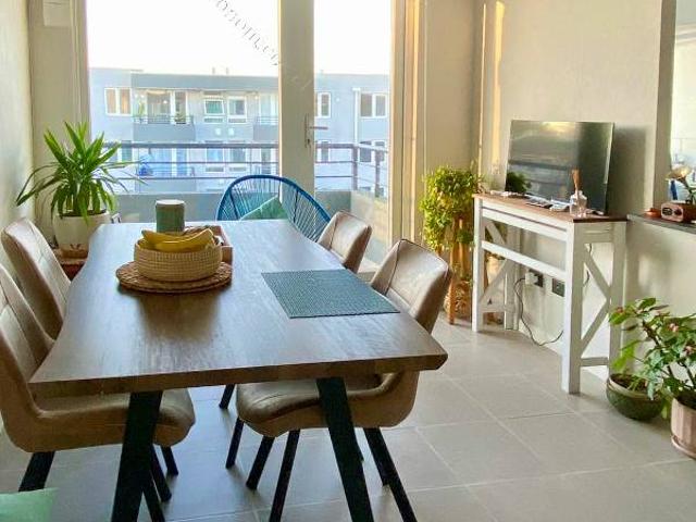 Arriendo de moderno departamento amoblado en condominio