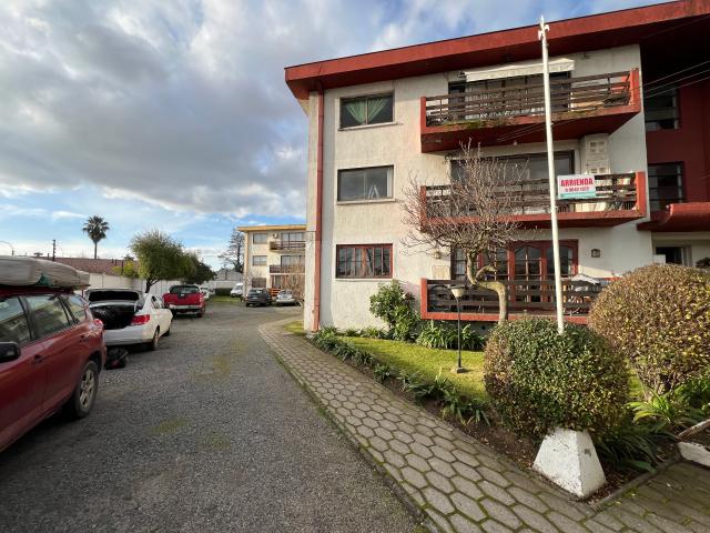 Arriendo departamento 3 dormitorios, un baño con estacionamiento