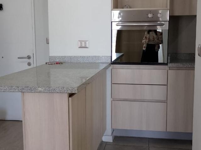 Arriendo departamento de 2D2B con balcón a 5 min de metro Hospitales