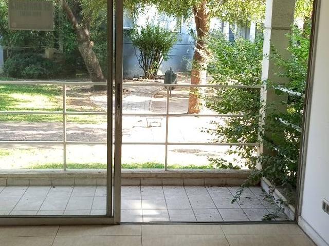 Arriendo departamento en condominio en un primer piso