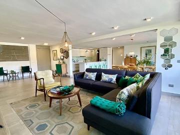 Apartamento en arriendo en Salida A Américo Vespucio, Las Condes - Estacionamiento