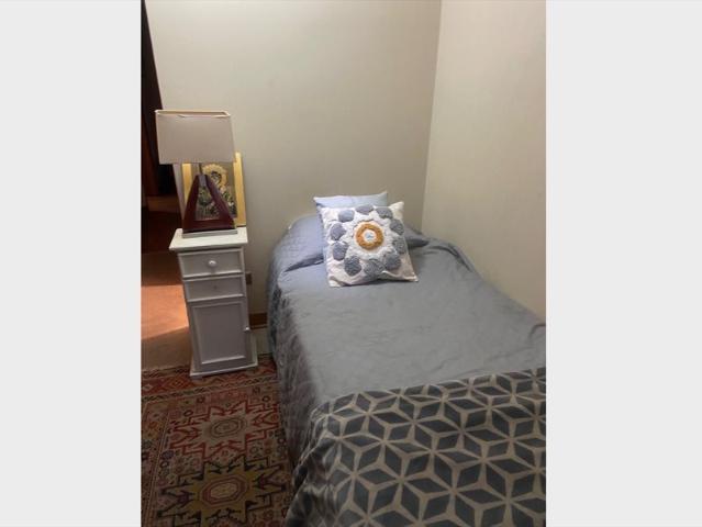 Arriendo dormitorio amoblado con baño privado