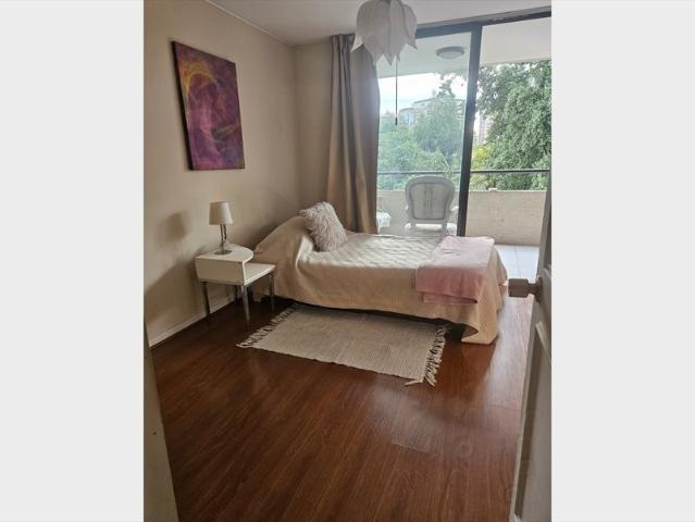 Arriendo dormitorio con cama, baño, closet y terraza!