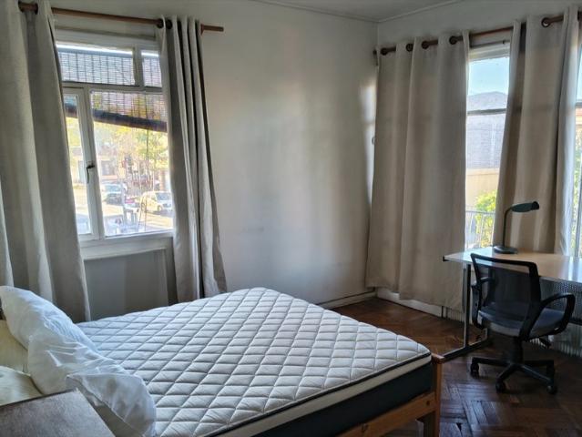 Arriendo dormitorio en piso compartido