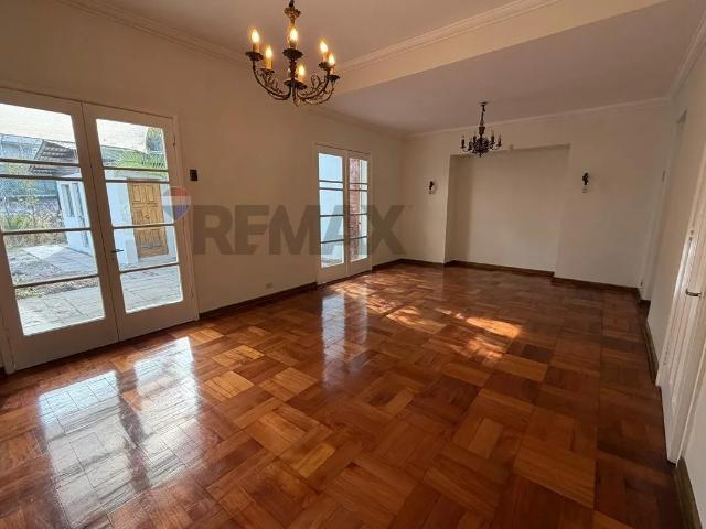 Arriendo dos casas independientes calle sucre