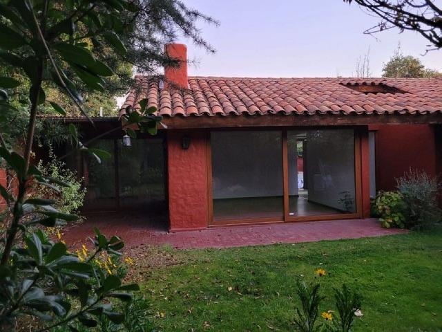 ARRIENDO EXCELENTE CASA LA REINA 3 DORMITORIOS, SERVICIO