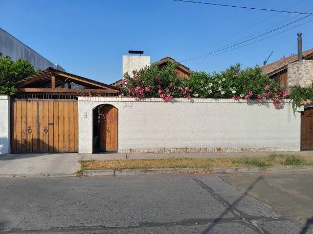 Arriendo excelente casa