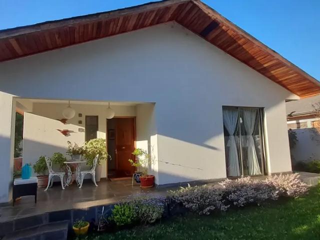 Arriendo Excelente Casa, En Exclusivo Condominio