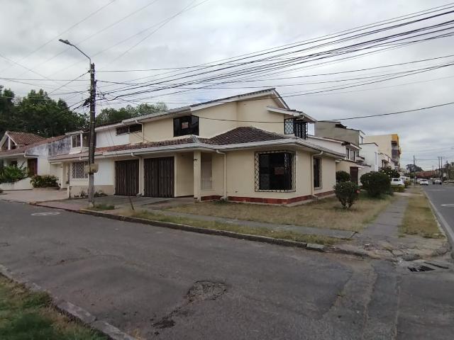 ARRIENDO EXCELENTE CASA ESQUINERA EN EL BARRIO CAMPAMENTO