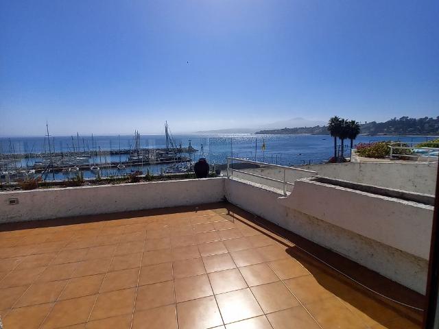Arriendo exclusivo departamento frente al mar concon