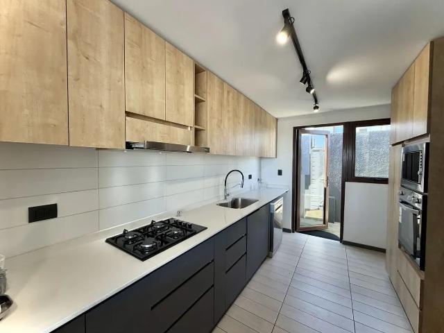 Arriendo Exclusiva Casa De 3 Pisos En Lomas De San Andrés