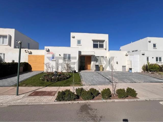 Arriendo Gran Casa Chicureo 3d 3b 5e