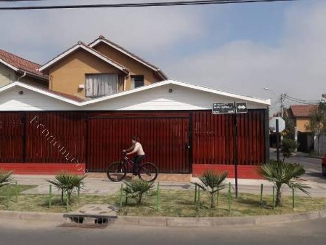 Arriendo gran y hermosa casa de esesquina