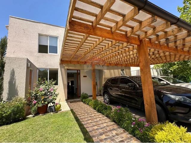 Arriendo Hermosa Casa 3dor +2est Chicureo