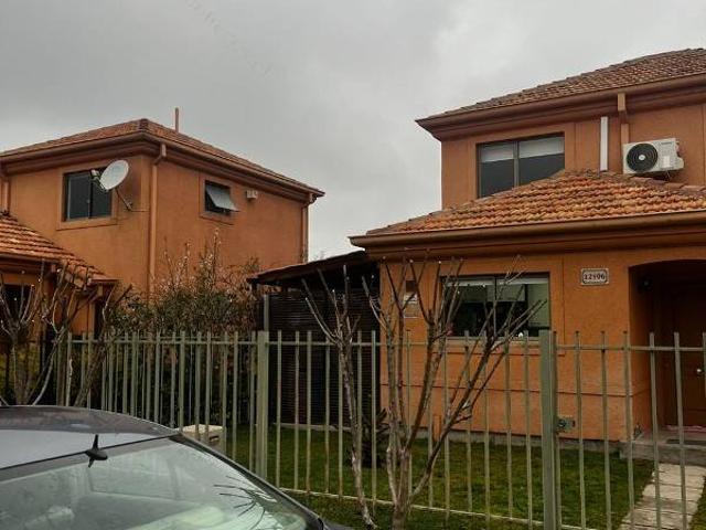 ARRIENDO HERMOSA CASA COLINA