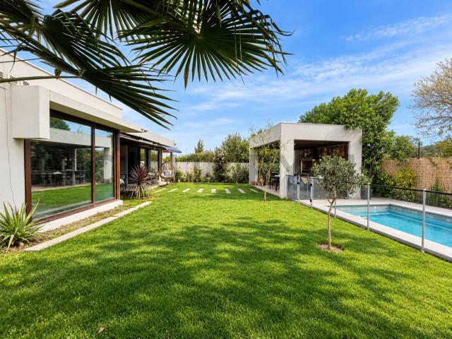 ARRIENDO HERMOSA CASA ESTILO MEDITERRÁNEO 4D 4B 3E PISCINA Y QUINCHO