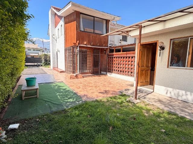 Arriendo Hermosa Casa Juan Palau Las Condes 4D 3B 4E amplio Jardin
