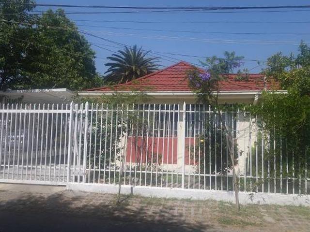 Arriendo hermosa casa lado metro Simon Bolivar