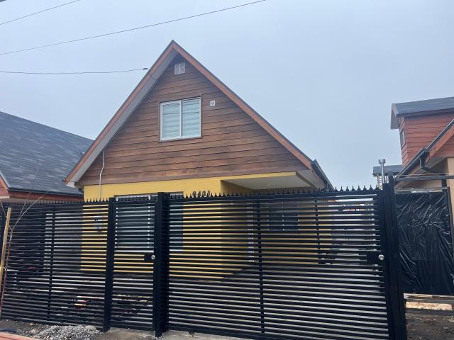 Arriendo hermosa casa, nueva, 3 dormitorios, 2 baños y estacionamiento