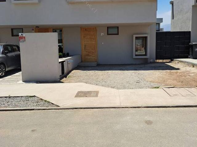 Arriendo hermoso Townhouse, nuevo, listo para estrenar
