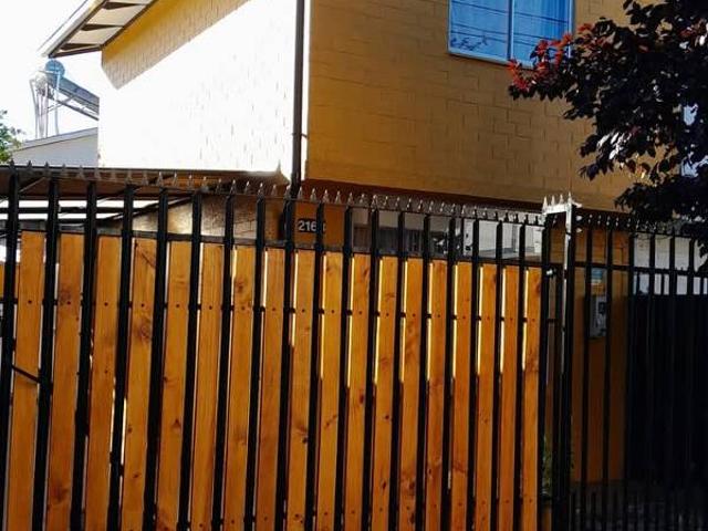 ARRIENDO LINDA CASA DOS PISOS EN CURICO
