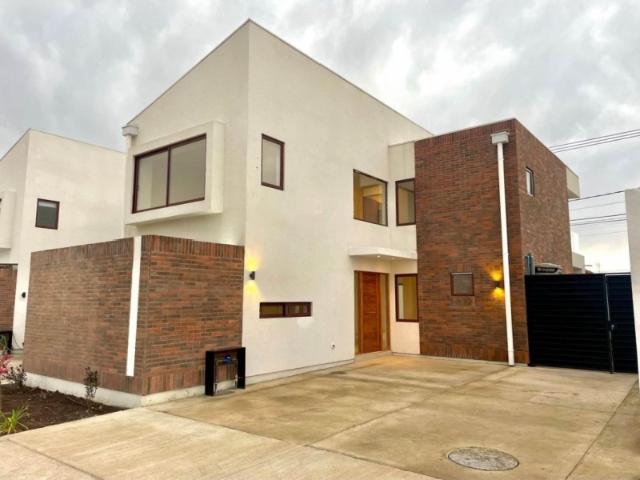 ARRIENDO MODERNA CASA SECTOR LAS RASTRAS, TALCA