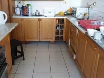 Arriendo pieza grande con baño privado y balcón