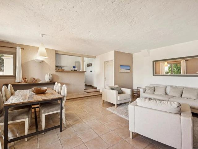 Arrière Pays Cannois Villa provençale au calme 5 chambres