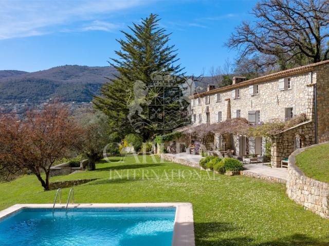 Arrière pays Cannois Bastide de charme en pierres 400m² Châteauneuf Grasse