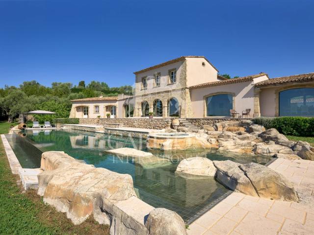 ARRIERE PAYS CANNOIS: Bastide d'exception avec vue panorami. 625m² Châteauneuf Grasse
