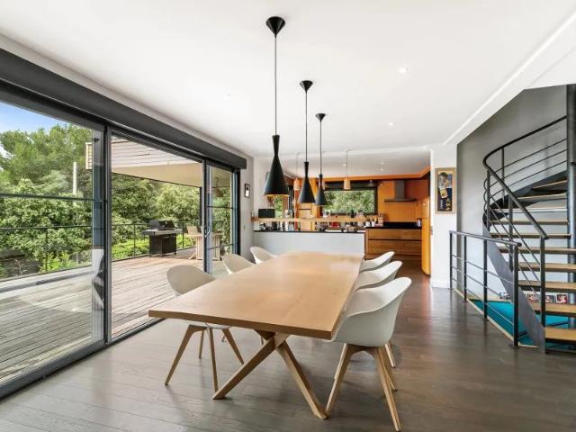 Arrière pays cannois Splendide villa contemporaine
