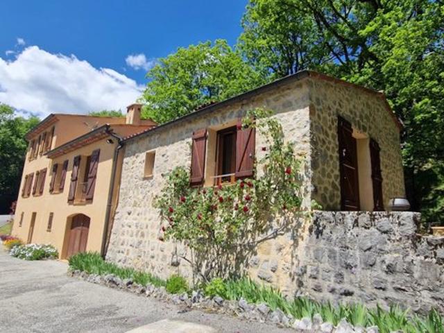 ARRIERE PAYS GRASSOIS, belle bastide sur 3ha