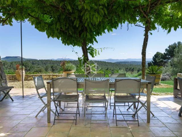Arrière pays de Fayence – Authentique mas en pierres avec vu. 270m² Callas