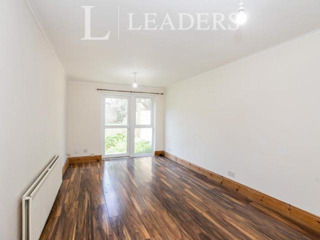 Arrow Head Road, Northampton. 2 bed flat to rent £1,050 pcm £242 pw