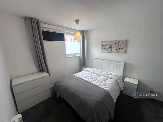 Arrowsmith House, Spital Tongues. 1 bed flat to rent £995 pcm £230 pw