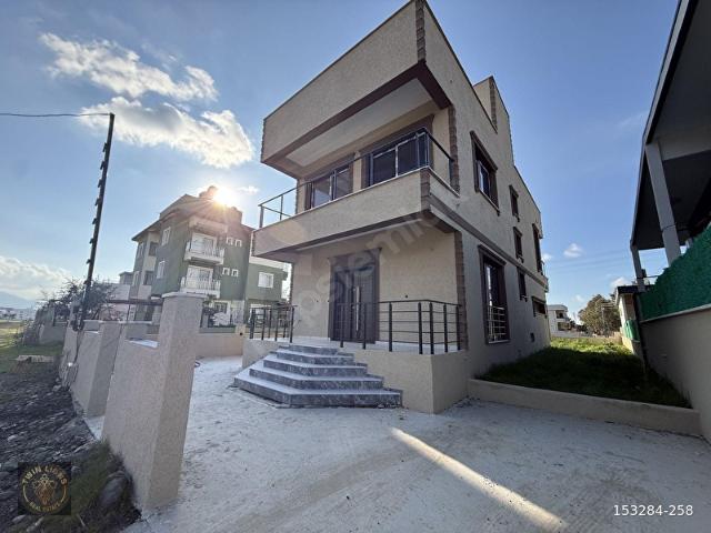 Arsuz Gökmeydan Nazım Hikmet Kültür Merkezi Karşısı Satılık Lüks Bahçeli Dubleks Villa