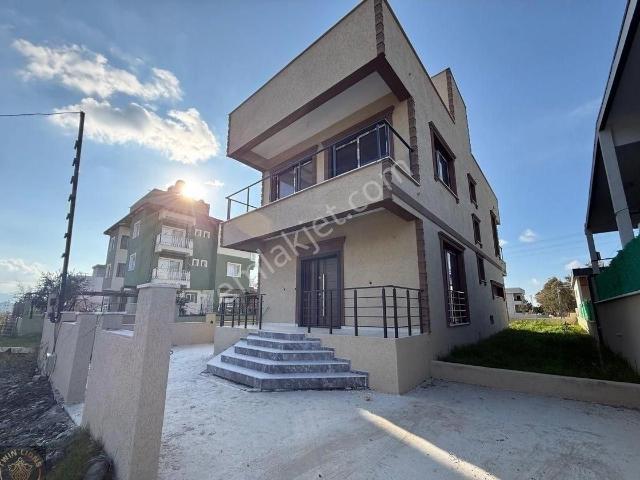 Arsuz Gökmeydan Nazım Hikmet Kültür Merkezi Karşısı Satılık Lüks Bahçeli Dubleks Villa