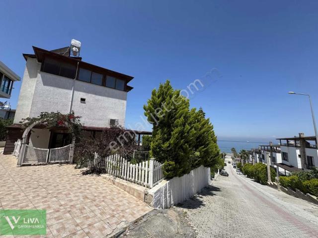 Arsuz Pamir Sitesinde Full Deniz Manzaralı Satılık Villa !