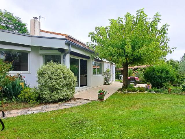 ARSAC: Villa familiale économe 2 suites et 3 chambres Piscine et grand jardin