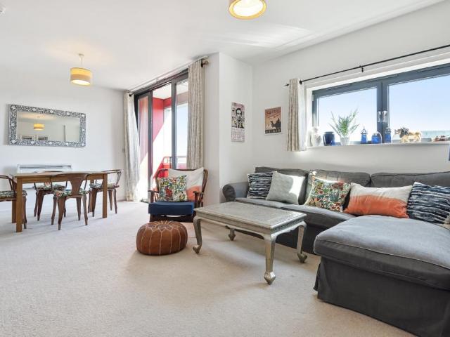 Arsenal Museum, Ken Friar Bridge, London, N5 1BE, United Kingdom | 2 bed apartment for rent #138593373 | Rentberry