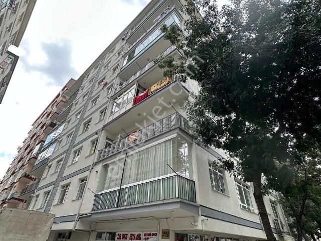 Arslan Emlak'tan Metronun Yanında 3+1 Lüks Yapılı Ara Kat Daire