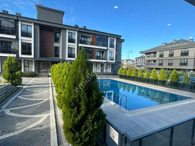Arslanbeyden Çorluda Ara Kat Balkonlu Havuzlu Kiralık Daire!