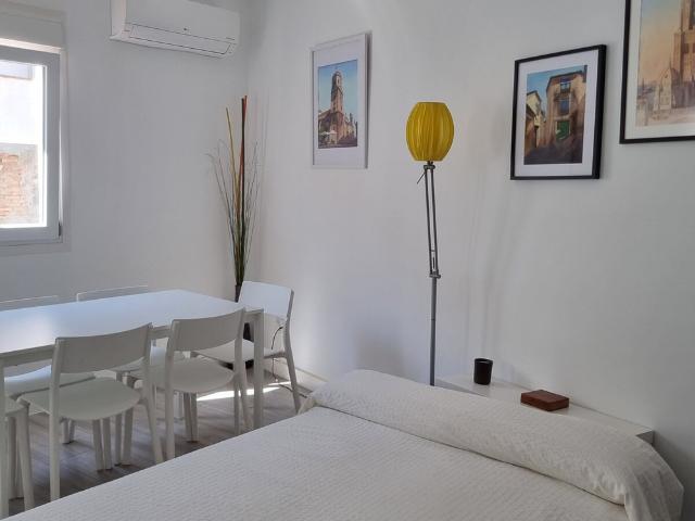 Art Apartment in Toledo by beBalmy