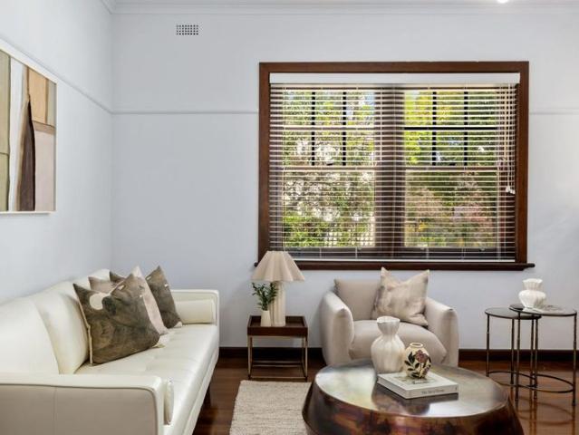 Art Deco 2 Bedroom Living In Prime Location